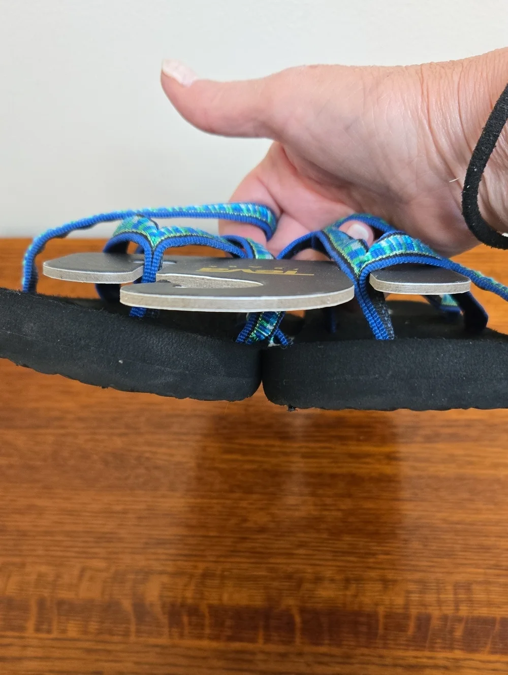NWT TEVA OLOWAHU "Mush" Sandals with Blue & Teal Patterned Straps - Picture 7 of 9